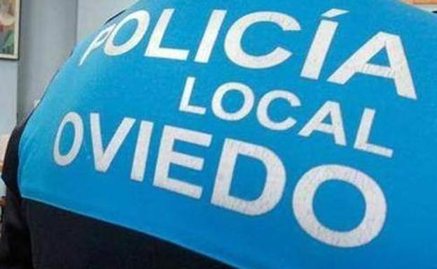 Hiere a dos Policías Locales tras ser detenido por amenazar con un cuchillo al camarero de una sidrería en Oviedo