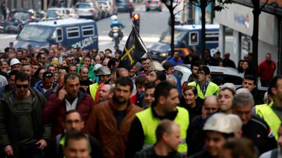 La 'marcha negra', que el domingo partió de El Bierzo (León), han llegado a la capital asturiana tras 153,5 kilómetros recorridos por una transición energética justa.