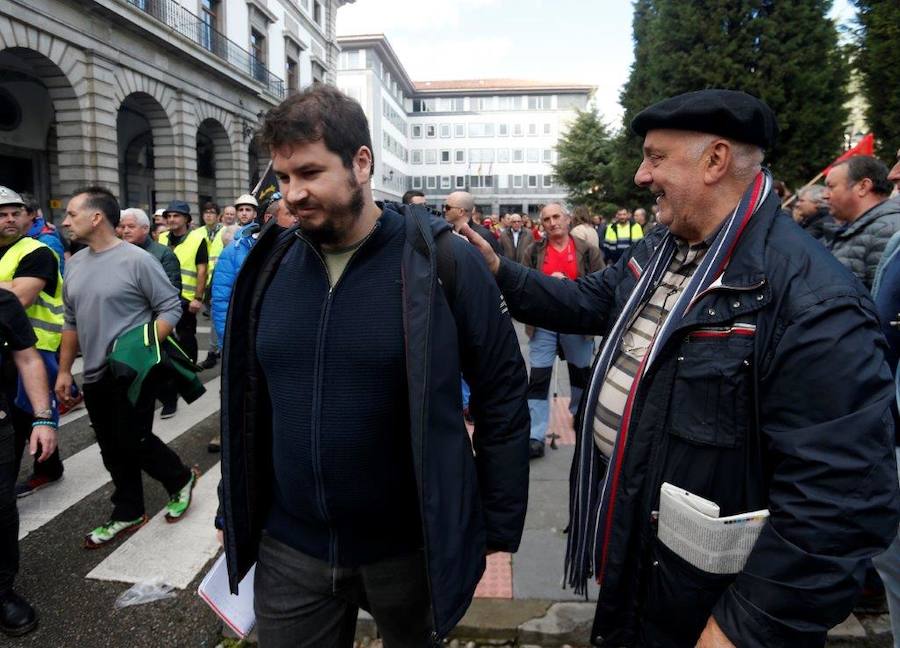 La 'marcha negra', que el domingo partió de El Bierzo (León), han llegado a la capital asturiana tras 153,5 kilómetros recorridos por una transición energética justa.