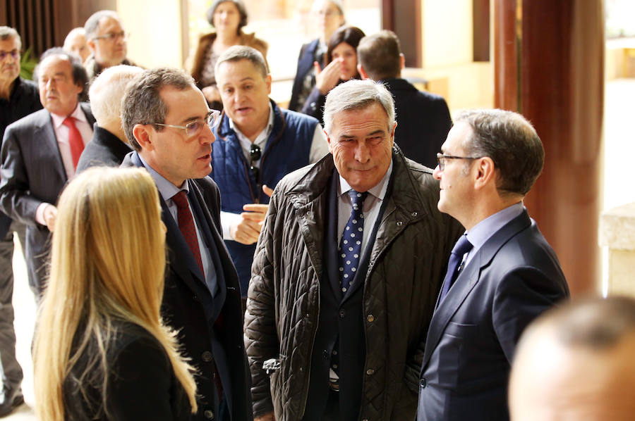 El presidente de Fade, Belarmino Feito, ha presentado, ante un repleto Auditorio de Oviedo, '22 Acciones Ineludibles' para que la región «deje de estar a la cola» de España