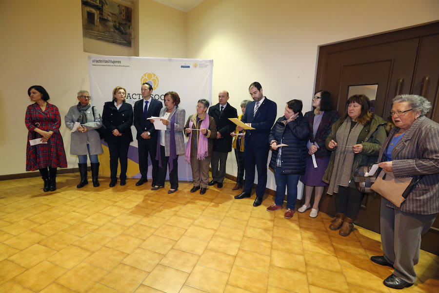 El auditorio José Barrera acogió el acto institucional con motivo del Día Internacional contra la Violencia de Género