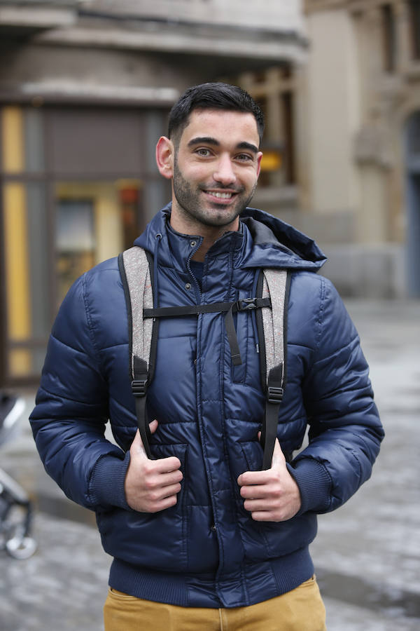 Javier Llavona. 25 años. Estudiante. Gijón. «Hay muchas leyes pero no se actúa y muchas veces no se denuncia por miedo»