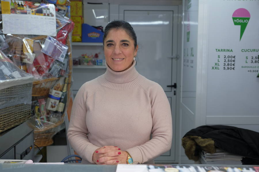 María Velarde. 50 años. Quiosquera. Llanes. «Es incomprensible que en pleno siglo XXI sigamos consintiendo esta violencia»