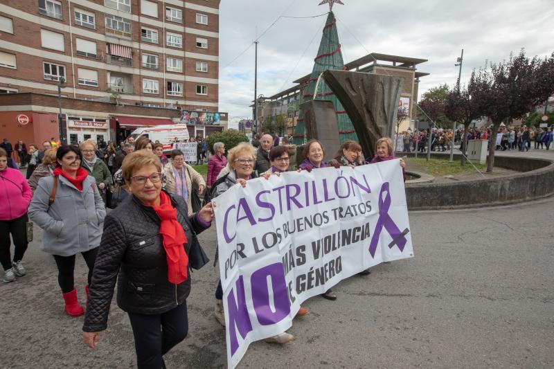 Medio millar de personas han parcipado en la XI Marcha Comarcal contra la Violencia de Género, una iniciativa que ha recorrido el centro de Las Vegas al grito de «¡Violencia machista, no!»