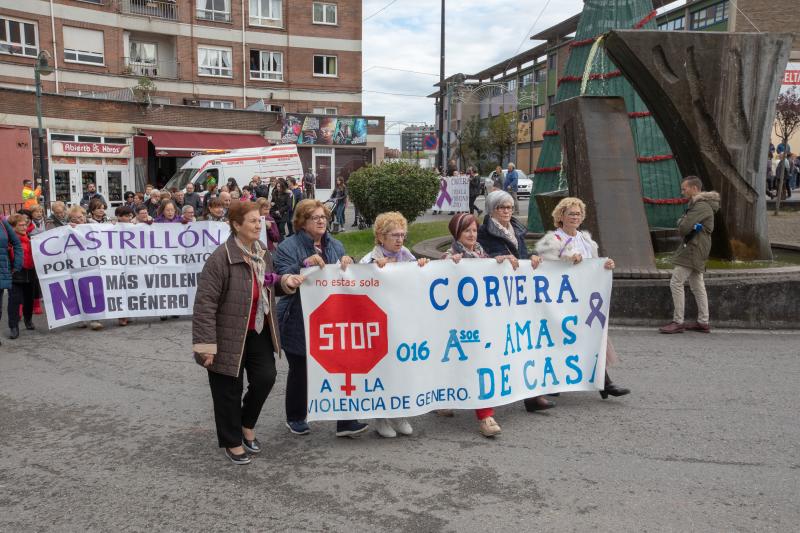 Medio millar de personas han parcipado en la XI Marcha Comarcal contra la Violencia de Género, una iniciativa que ha recorrido el centro de Las Vegas al grito de «¡Violencia machista, no!»