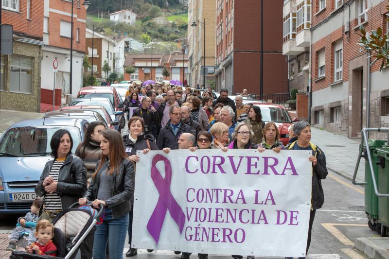 Medio millar de personas han parcipado en la XI Marcha Comarcal contra la Violencia de Género, una iniciativa que ha recorrido el centro de Las Vegas al grito de «¡Violencia machista, no!»