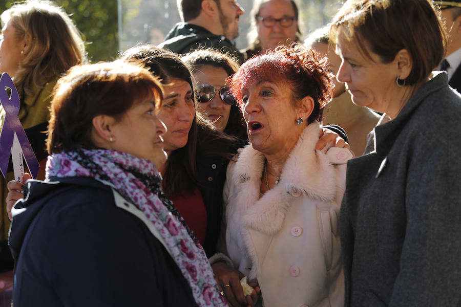 Miles de personas han salido a las calles de Gijón este 25 de noviembre para expresar su rechazo hacia la violencia de género y reivindicar una justicia alejada de concepciones machistas y patriarcales.