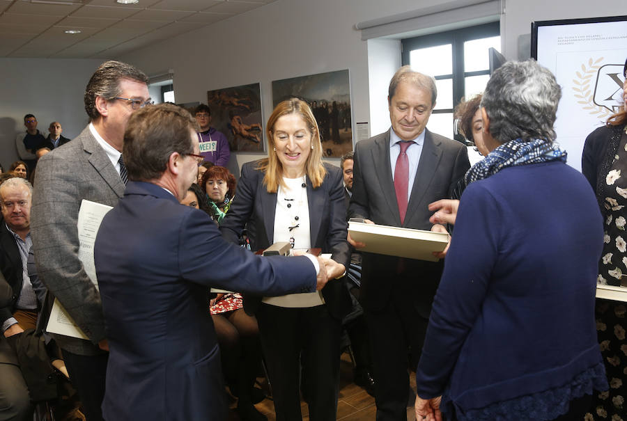 La presidente deL Congreso anunció la entrega de la Gran Cruz de la Orden Civil de Alfonso X El Sabio a Luis Felipe Fernández, impulsor de las jornadas, así como la Placa de Honor de Alfonso X El Sabio a los institutos de Ibias y Vegadeo