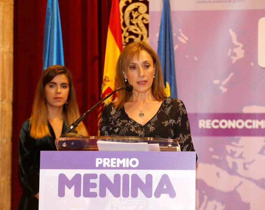 La cantante Cristina del Valle, presidenta de la Plataforma de Mujeres Artistas contra la Violencia de Género, ha recogido en Oviedo el Premio Menina, un reconocimiento a su compromiso contra la violencia machista. La empresa Mantequerías Arias, los Centros Asesores de la Mujer, el Centro de Profesorado y Recursos de Gijón-Oriente, las Unidades de Familia y Mujer de la Policía Nacional y los Equipos Mujer-Menor de la Guardia Civil también han sido distinguidos por su trabajo contra las agresiones sexistas y en favor de la igualdad. La entrega de galardones ha estado presidida por la delegada del Gobierno en Asturias, Delia Losa.