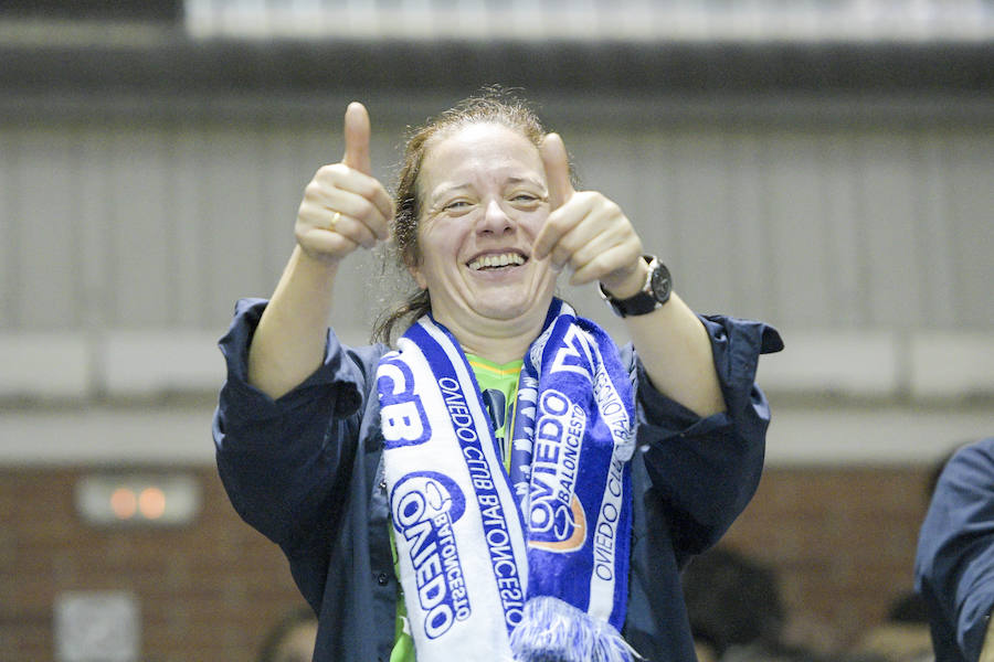 El conjunto ovetense logra su segunda victoria en Pumarín en una tarde marcada por los mensajes de apoyo al recién lesionado Fran Cárdenas