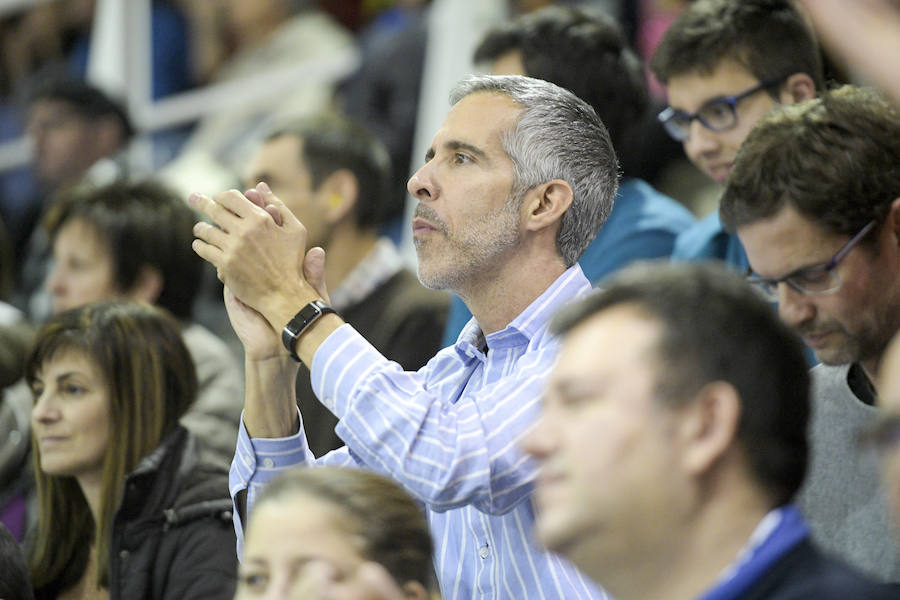 El conjunto ovetense logra su segunda victoria en Pumarín en una tarde marcada por los mensajes de apoyo al recién lesionado Fran Cárdenas