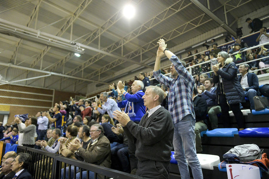 El conjunto ovetense logra su segunda victoria en Pumarín en una tarde marcada por los mensajes de apoyo al recién lesionado Fran Cárdenas