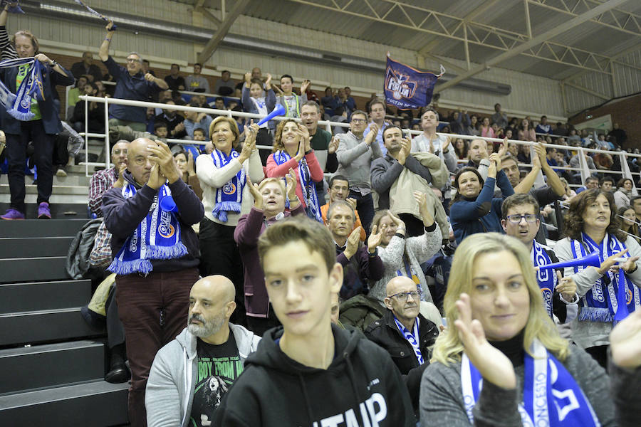 El conjunto ovetense logra su segunda victoria en Pumarín en una tarde marcada por los mensajes de apoyo al recién lesionado Fran Cárdenas