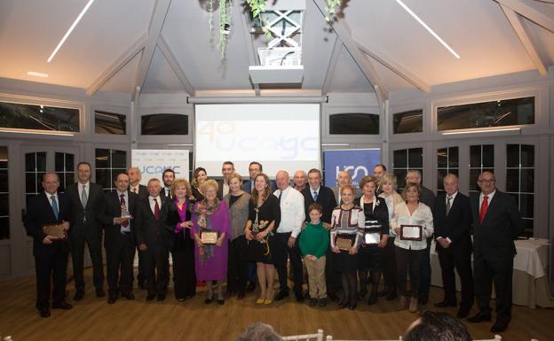 Foto de familia de todos los premiados.