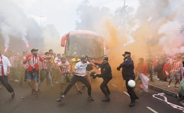 La Fiscalía solicita entre 3 y 5 años de prisión para los quince ultras implicados en los incidentes del derbi de 2017