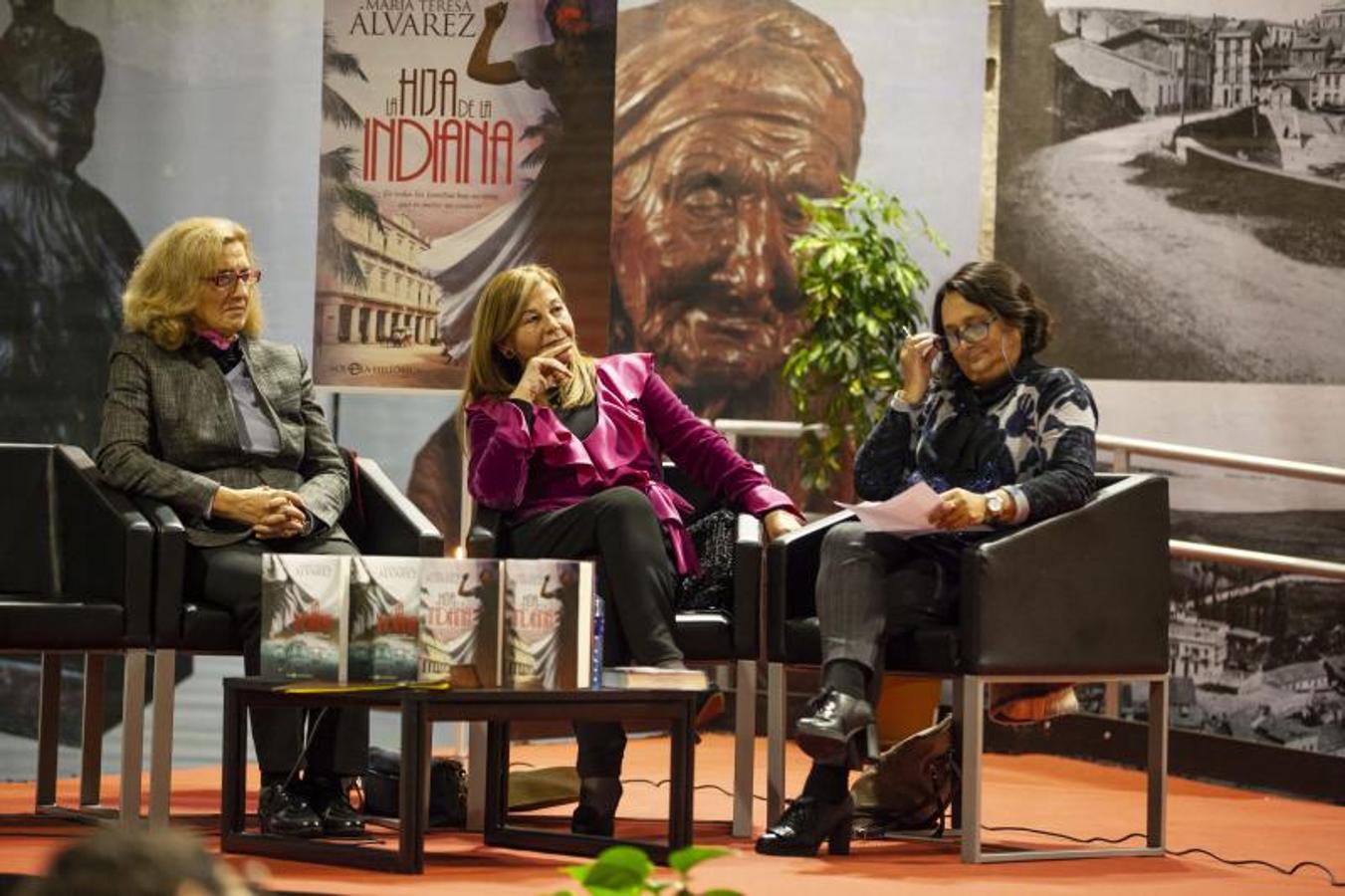 Fotos: María Teresa Álvarez presenta su nueva novela en Candás