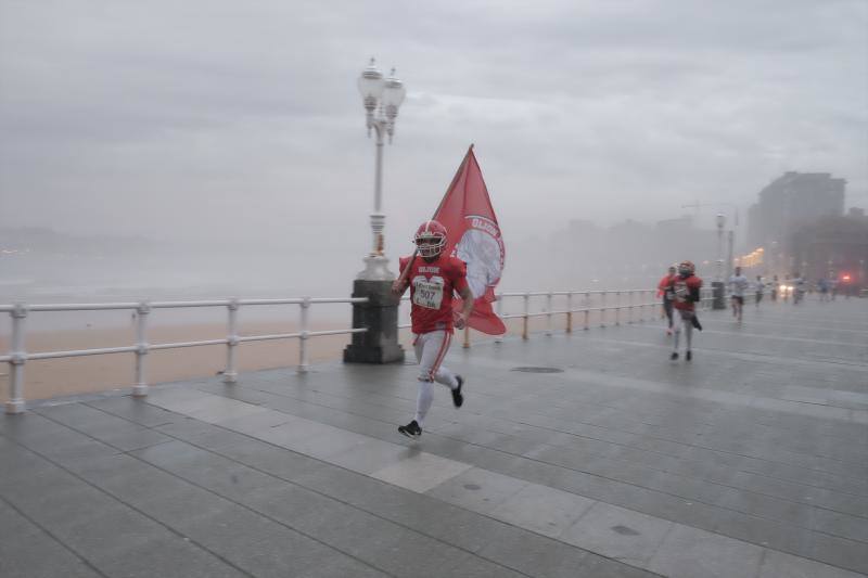 Más de 300 personas participan en la 19ª Carrera contra el SIDA en Gijón.