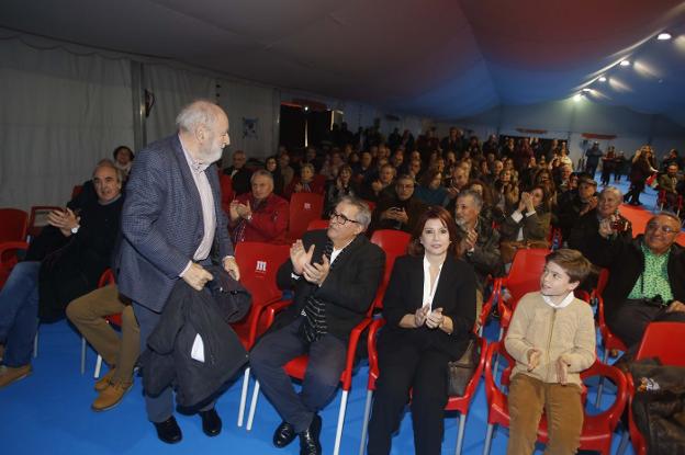 Diego Carcedo se dirige a pronunciar su pregón. 