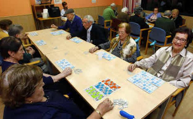 Un grupo de pensionistas, en una residencia de ancianos.