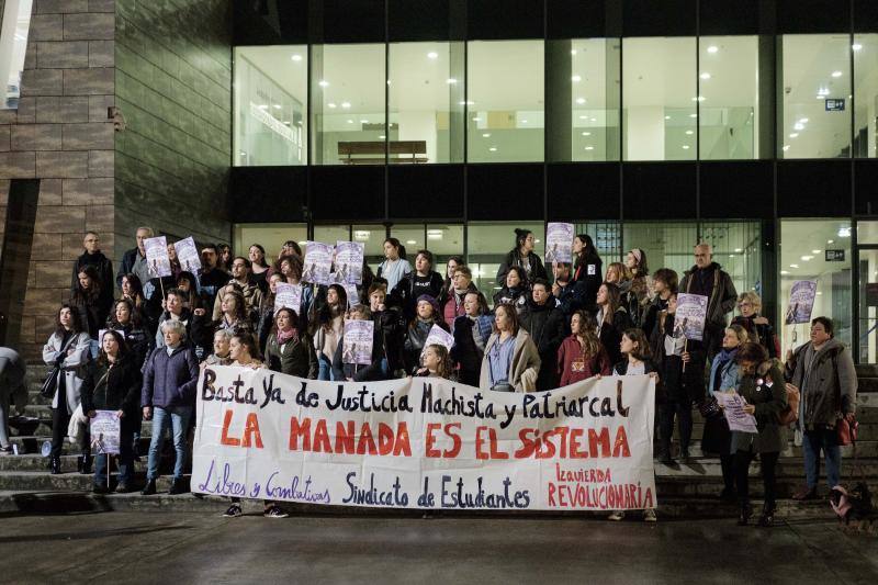 La región protesta contra la decisión del Supremo de mantener la condena de 9 años por abuso sexual y no por violación a los cinco jóvenes.