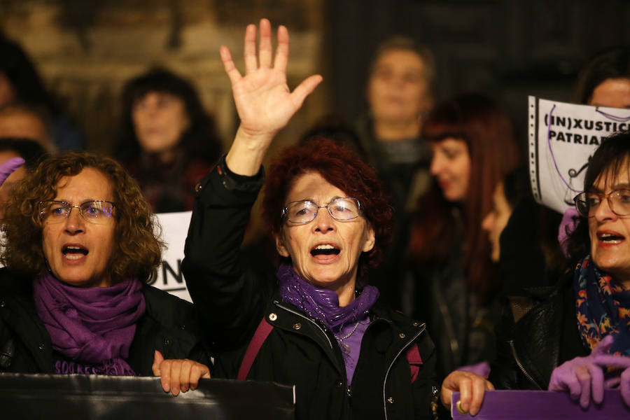 La región protesta contra la decisión del Supremo de mantener la condena de 9 años por abuso sexual y no por violación a los cinco jóvenes.