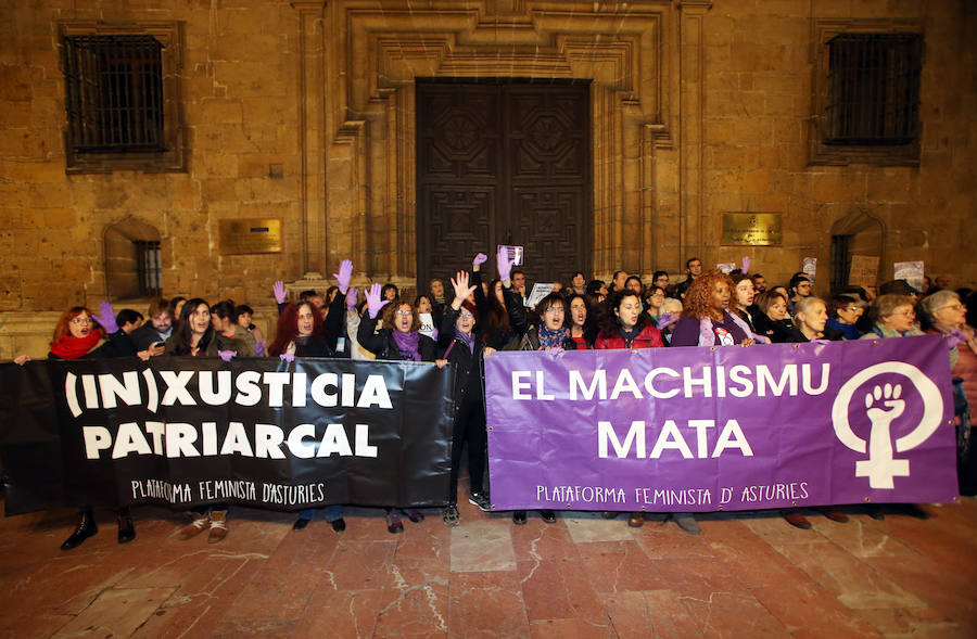 La región protesta contra la decisión del Supremo de mantener la condena de 9 años por abuso sexual y no por violación a los cinco jóvenes.