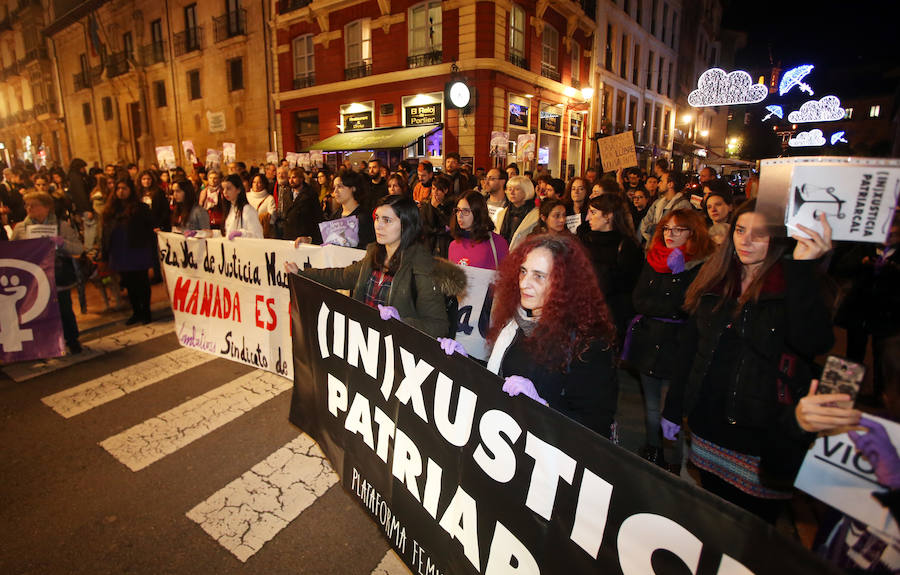 La región protesta contra la decisión del Supremo de mantener la condena de 9 años por abuso sexual y no por violación a los cinco jóvenes.