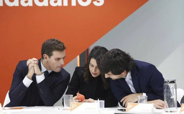 Albert Rivera, Inés Arrimadas y Toni Roldán durante la reunión del Comité Ejecutivo Nacional de Ciudadanos.