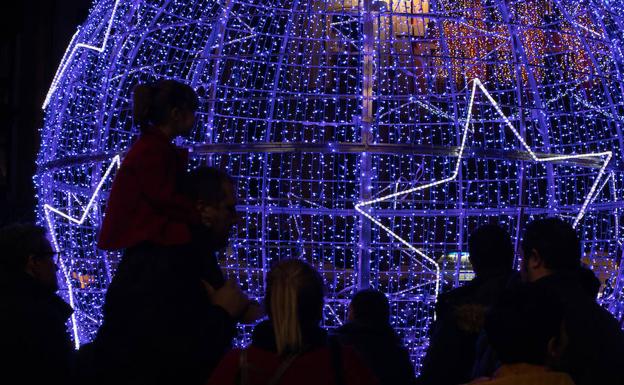 Iluminación navideña en Avilés. 