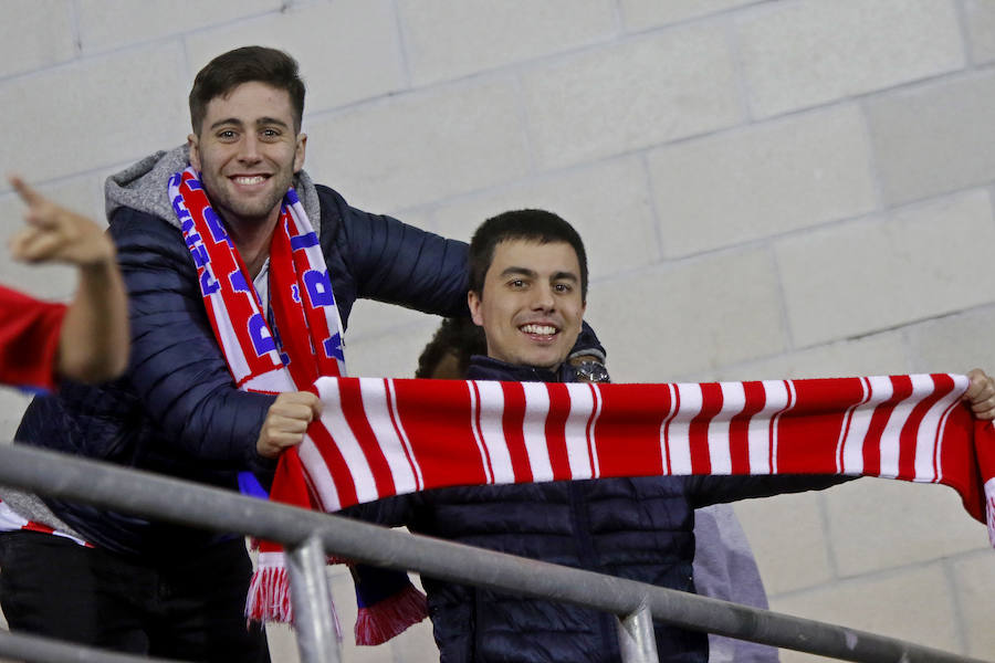 La afición rojiblanca llenó de alegría el campo del Eibar durante el encuentro de Copa del Rey