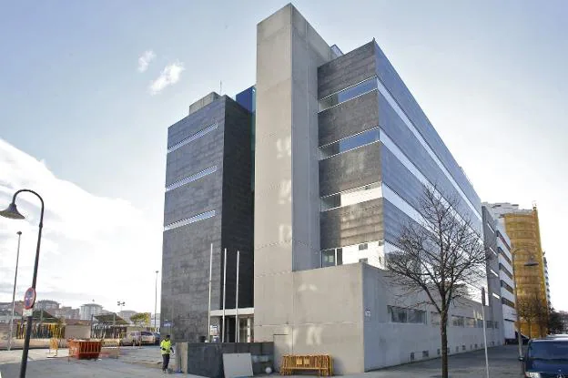 Antiguos juzgados de Poniente, que reabrirán como oficinas administrativas en primavera. 