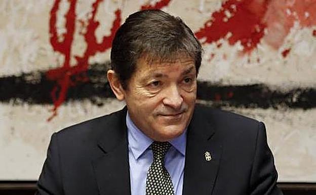 Fernández ve «necesario» el estatuto de la industria, pero pide más concreción