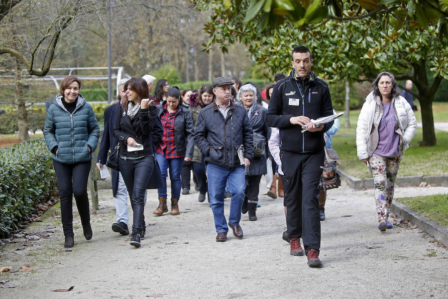Carmen Moriyón, alcaldesa de Gijón, inauguró estas excursiones turísticas que se llevarán a cabo de 12 a 14 horas.