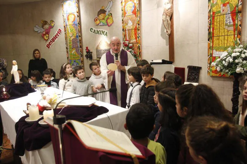 'Pochi', uno de los párrocos más queridos de Oviedo, consigue llenar la iglesia gracias a su novedosa comunicación