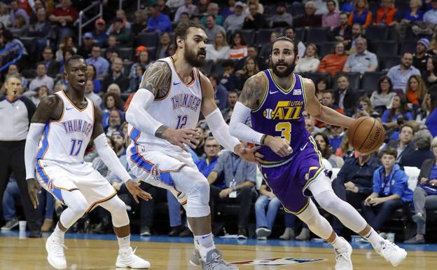 Ricky Rubio controla el balón. 