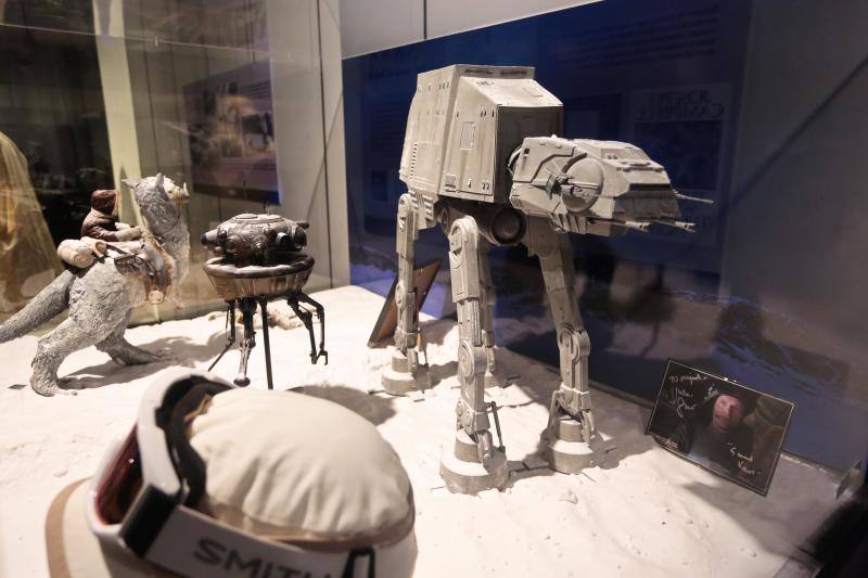 El Centro Comercial Los Fresnos, en Gijón, acoge una exposición hasta el 13 de enero en la que los visitantes podrán adentrarse en el apasionante mundo de Star Wars.