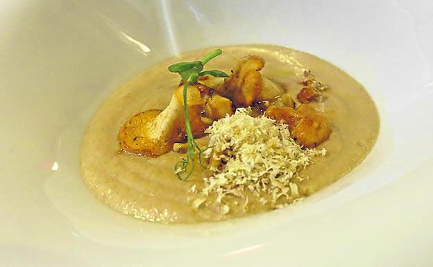 Crema de boletus, castañas y lengua de vaca