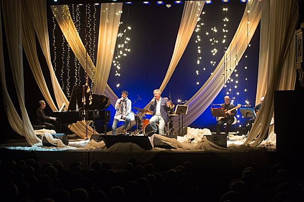 Chus Pedro y Pipo Prendes, ayer sobre el escenario. 