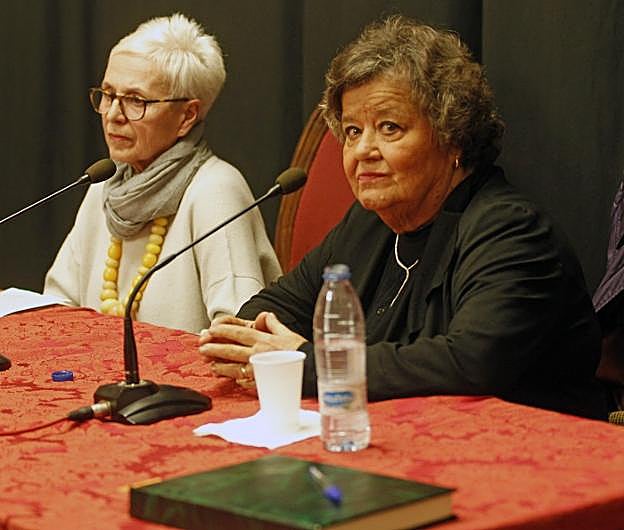 Cristina Almeida, ayer, durante la presentación. 