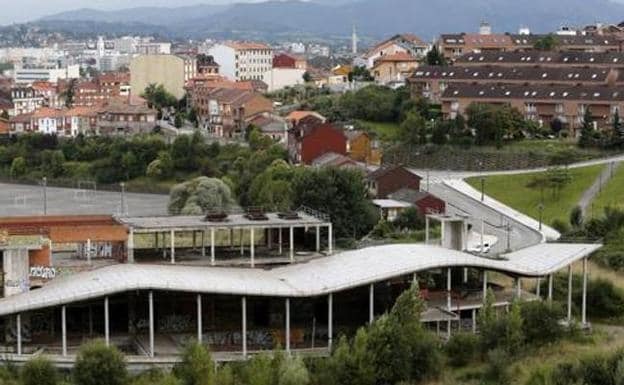 Vecinos de Ciudad Naranco protestan por el «abandono» del barrio y piden más inversión