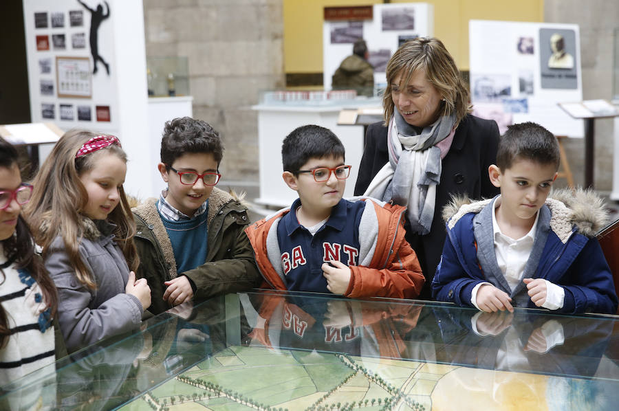 Acto de entrega del IX Premio María Elvira Muñiz de Promoción de la Lectura que convoca la Fundación Municipal de Cultura, Educación y UP al editor Álvaro Díaz Huici y el CP Julián Gómez Elisburu