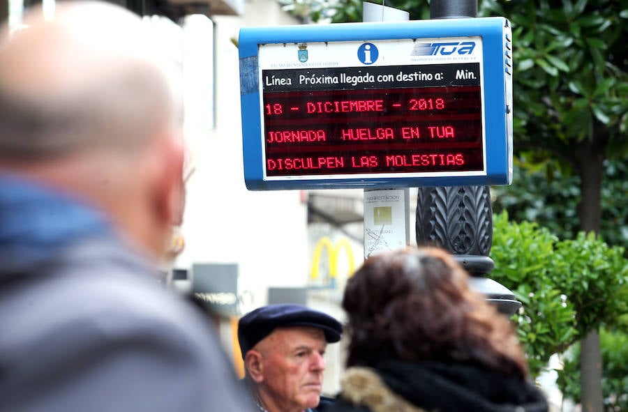 La tercera jornada de huelga en TUA, empresa concesionaria del servicio urbano de autobús de Oviedo, se desarrolla sin incidencias y con el cumplimiento de los servicios mínimos