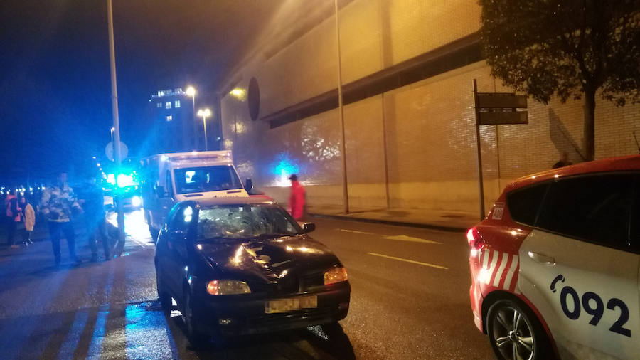 Un hombre ha resultado herido de gravedad al ser atropellado en la avenida Juan Carlos I de Gijón cuando cruzaba la calle, a la altura del Museo del Ferrocarril.