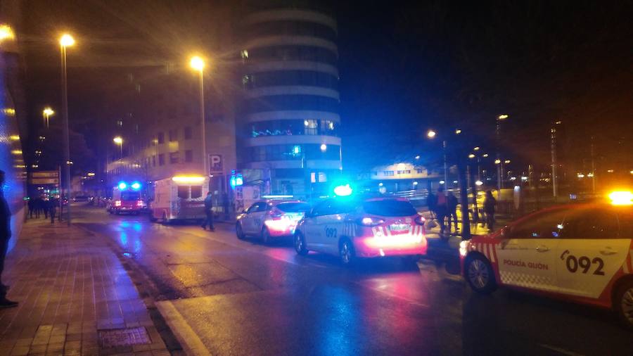 Un hombre ha resultado herido de gravedad al ser atropellado en la avenida Juan Carlos I de Gijón cuando cruzaba la calle, a la altura del Museo del Ferrocarril.