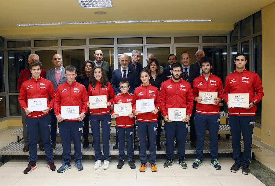 Fotos: El Grupo Covadonga entregó sus becas a 124 deportistas