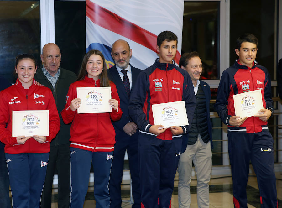 Fotos: El Grupo Covadonga entregó sus becas a 124 deportistas