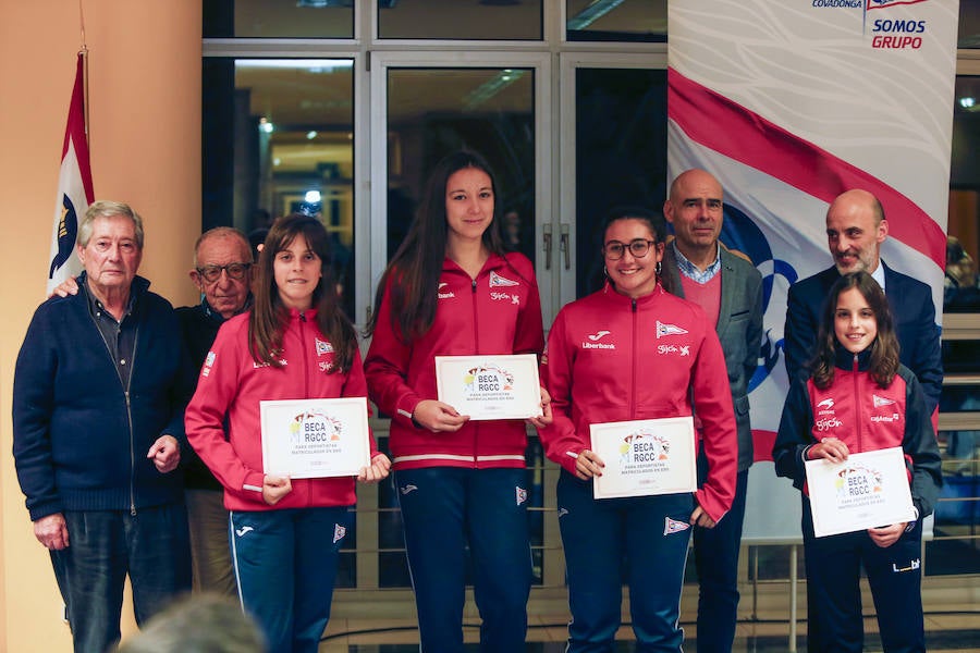 Fotos: El Grupo Covadonga entregó sus becas a 124 deportistas