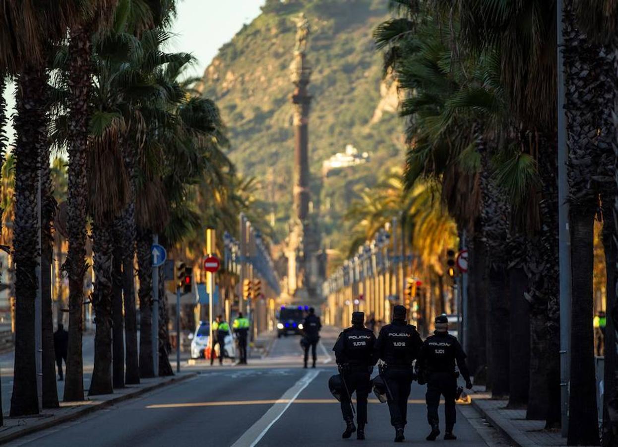 El presidente del Gobierno, Pedro Sánchez, preside este viernes el Consejo de Ministros en la Llotja de Mar de Barcelona. La ciudad condal vive una jornada de concentraciones y protestas de la mano de los CDR.