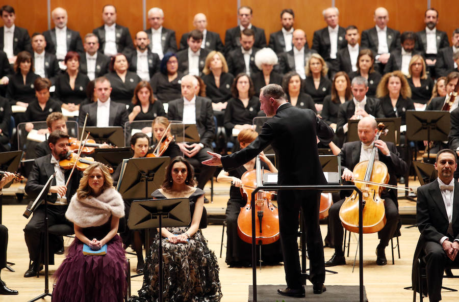 Un rito protagonizado por el Coro de la Fundación Princesa de Asturias y la Orquesta Sinfónica del Principado de Asturias (OSPA) que se escucha, un año más, como regalo de la Navidad