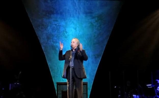 Serrat interrumpe un concierto en Barcelona después de que le reclamasen que cantase en catalán | El Comercio: Diario de Asturias